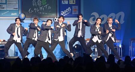 　ミニライブを行うａｏｅｎ（撮影・持木克友）