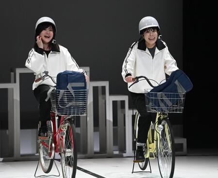 　回想シーンを熱演する吉高由里子（左）とさとうほなみ（撮影・園田高夫）