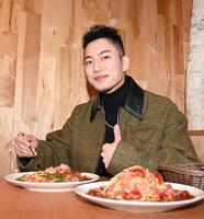 　あんかけパスタの店を開店する三山凌輝（撮影・持木克友）