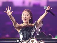 　声援に応える高橋みなみ（撮影・堀内翔）