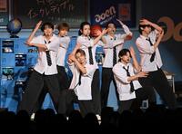 　ミニライブを行うａｏｅｎ（撮影・持木克友）