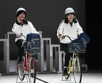 　回想シーンを熱演する吉高由里子（左）とさとうほなみ（撮影・園田高夫）