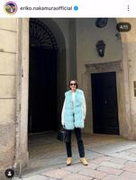 　グッチのベストを着て、手にはバーキン。中村江里子のインスタグラム＠ｅｒｉｋｏ．ｎａｋａｍｕｒａｏｆｆｉｃｉａｌより 