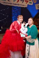 　東京国際フォーラムで行われた「ハラミちゃん　全国ピアノツアー２０２５　ＴＨＥ　ＦＩＮＡＬ！！」に夏川りみ（右）がサプライズゲストとして登場した