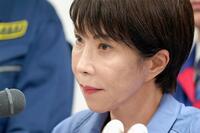 　記者団の取材に応じる高市首相（代表撮影）