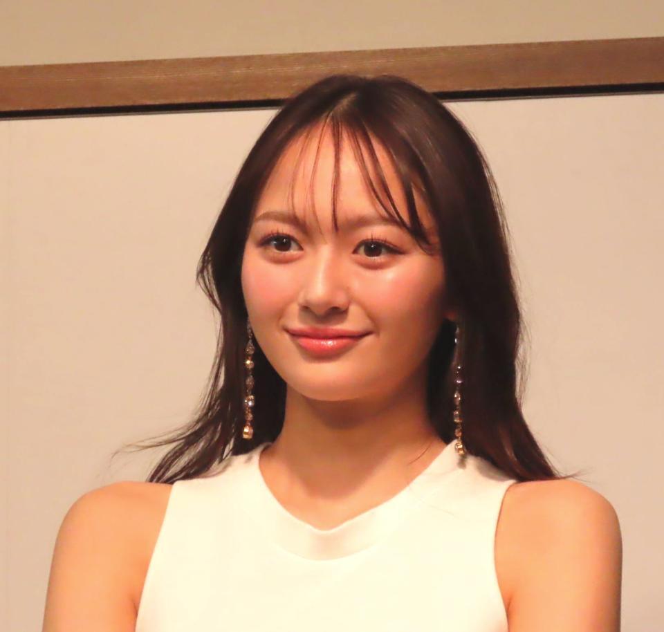 　初の写真集「ｓｈｉ～。」の発売記念イベントを行った加藤栞