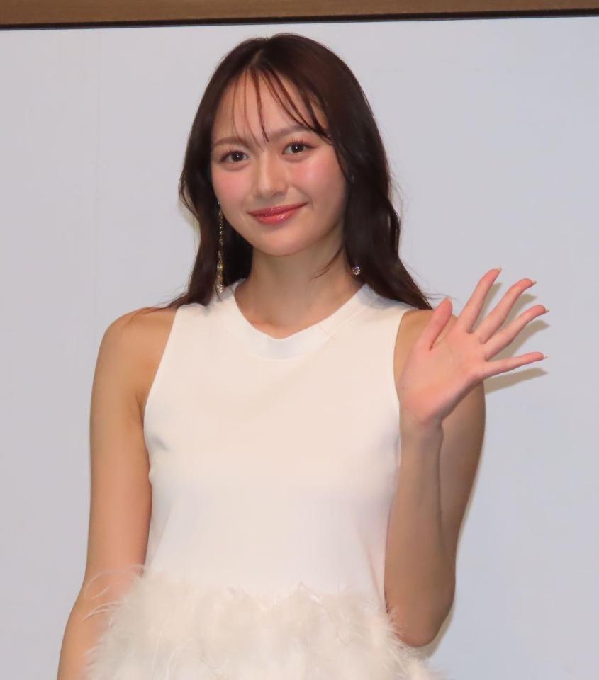 　初の写真集「ｓｈｉ～。」の発売記念イベントを行った加藤栞