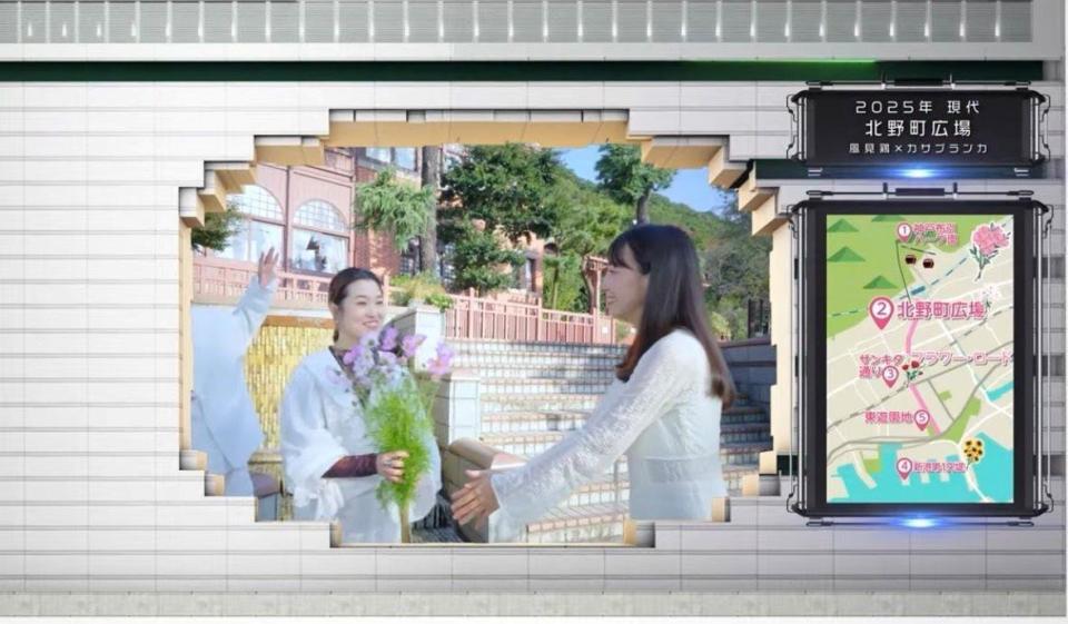 　プロジェクションマッピングの映像に出演したＫＯＢｅｒｒｉｅＳ♪の森島みなみ（右）