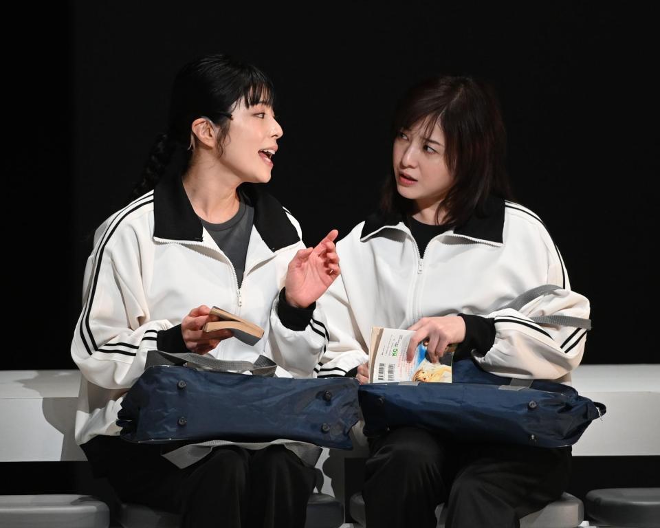 　熱演する吉高由里子（右）とさとうほなみ（撮影・園田高夫）