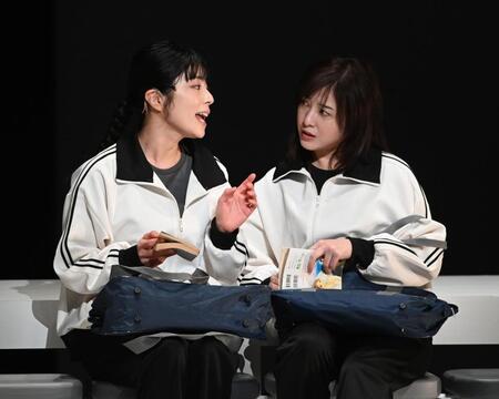 　熱演する吉高由里子（右）とさとうほなみ（撮影・園田高夫）