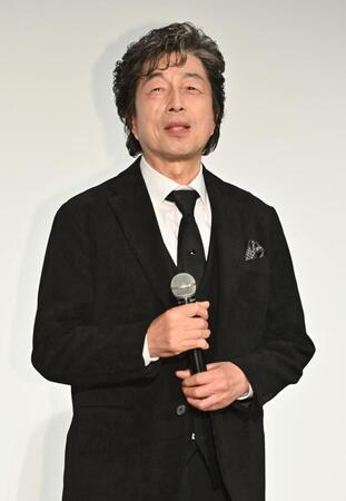 　舞台あいさつをする中村雅俊（撮影・持木克友）