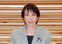 　臨時閣議に臨む高市首相