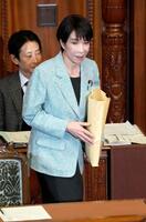 　２０２５年度補正予算案を審議する衆院本会議に臨む高市首相