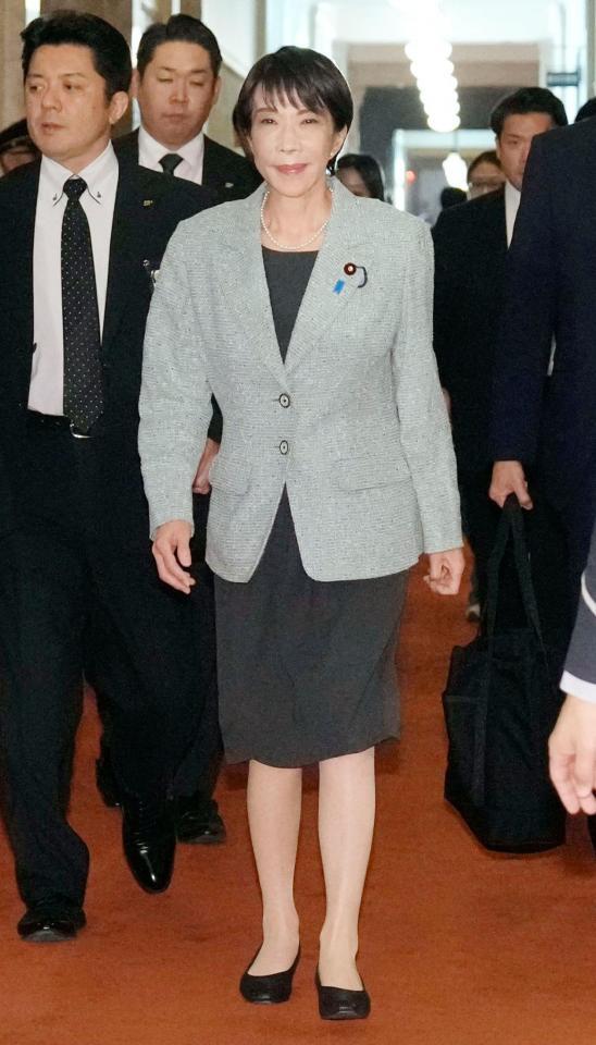 　衆院本会議に臨む高市首相