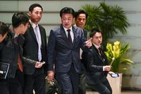 　青森県で震度６強を観測した地震を受け、首相官邸に入る木原官房長官