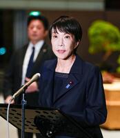 　青森県で震度６強を観測した地震を受け、取材に応じる高市首相＝８日午後11時51分、首相官邸