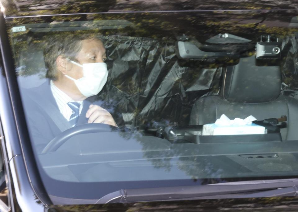 　東京地裁に入る清水尋也被告を乗せたとみられる車両（撮影・石井剣太郎）