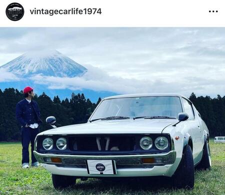 テンダラー浜本の愛車「ケンメリ」こと日産「スカイライン」　「テンダラー浜本のゆる～く　ＶＩＮＴＡＧＥ　ＣＡＲ　ＬＩＦＥ」のインスタグラム（＠ｖｉｎｔａｇｅｃａｒｌｉｆｅ１９７４）より