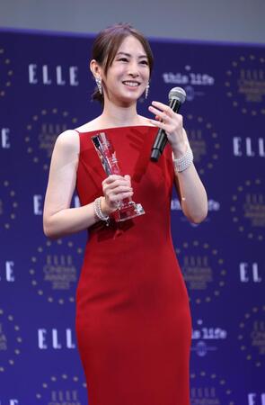 　受賞に笑顔の北川景子（撮影・金田祐二）