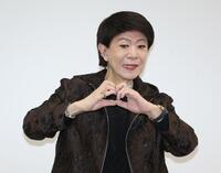 　元気な姿を見せる美川憲一（撮影・金田祐二）