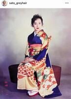 ２０歳の時の写真。近藤サトのインスタグラム＠ｓａｔｏ＿ｇｒｅｙｈａｉｒ（２４年１月投稿）より