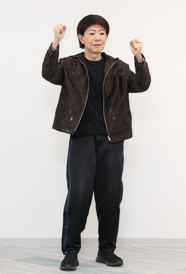 　元気な姿を見せる美川憲一（撮影・金田祐二）