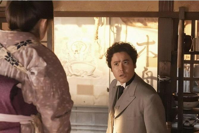 　『ばけばけ』第２６回より。毎月一度の恒例行事となっている銭太郎（前原瑞樹）による借金取り　©ＮＨＫ