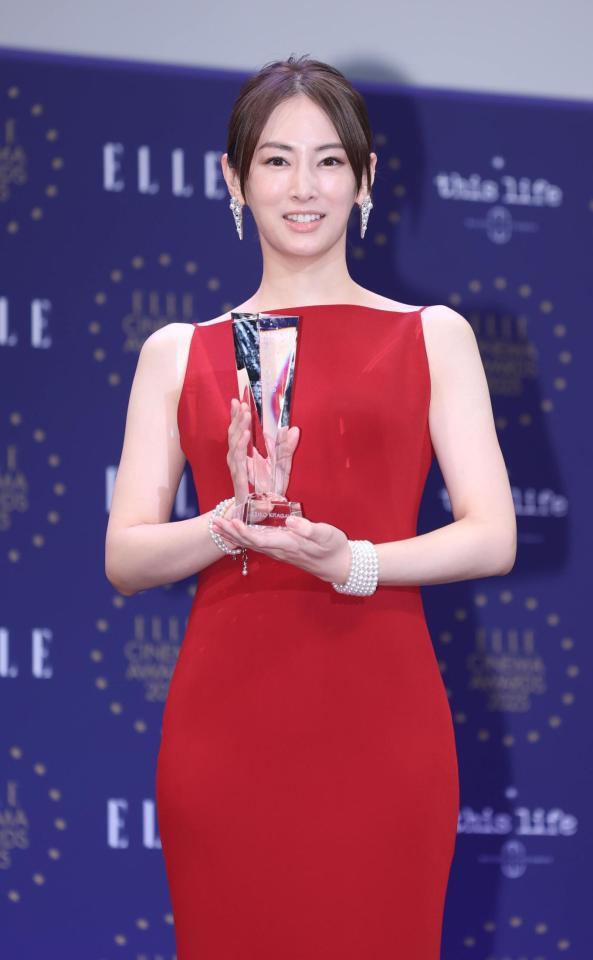 　受賞に笑顔の北川景子（撮影・金田祐二）