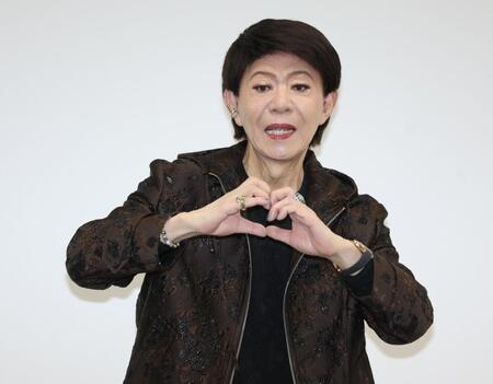 　元気そうな姿を見せる美川憲一（撮影・金田祐二）