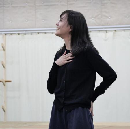 　公開稽古で熱演する松井愛莉