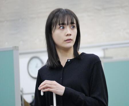 　公開稽古で熱演する松井愛莉