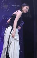 　笑顔で降壇する出口夏希（撮影・金田祐二）