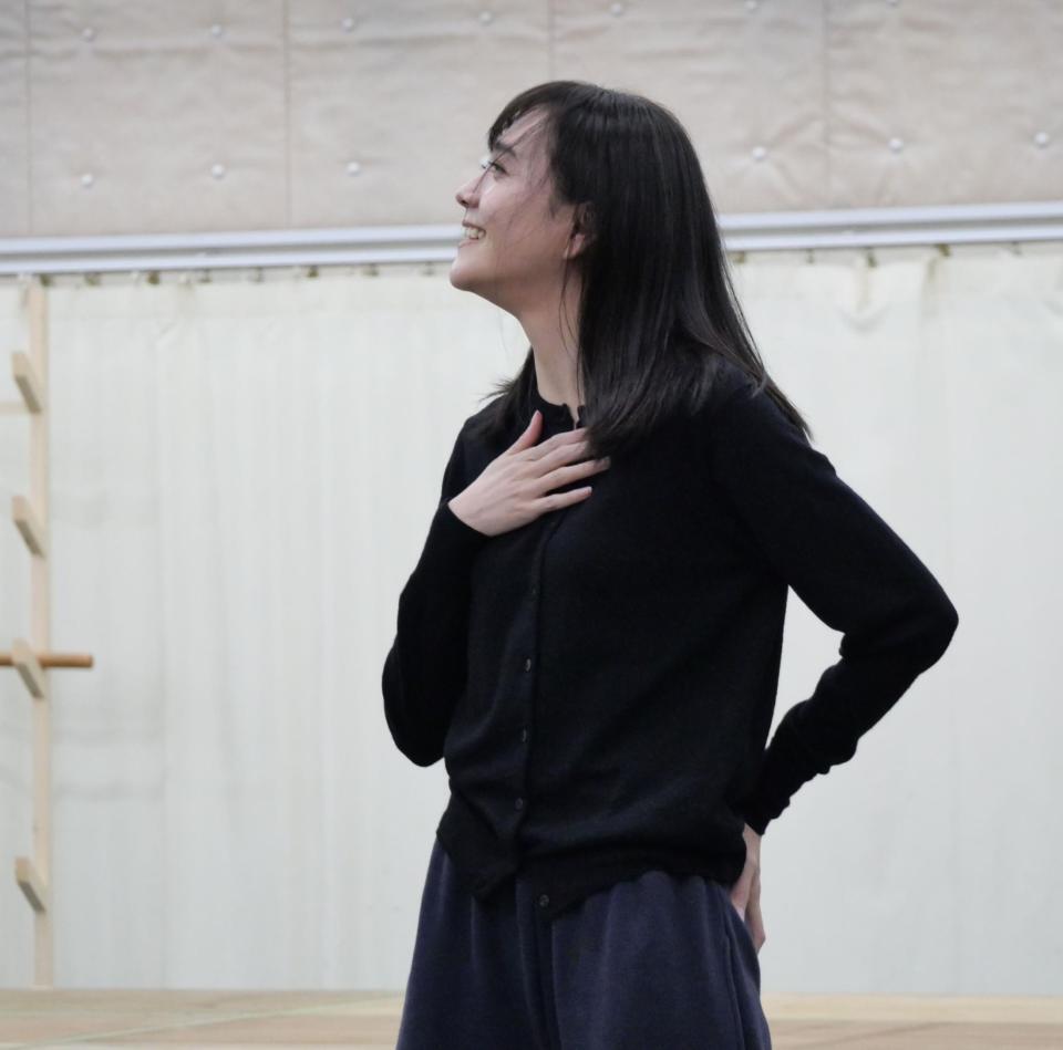 　公開稽古で熱演する松井愛莉
