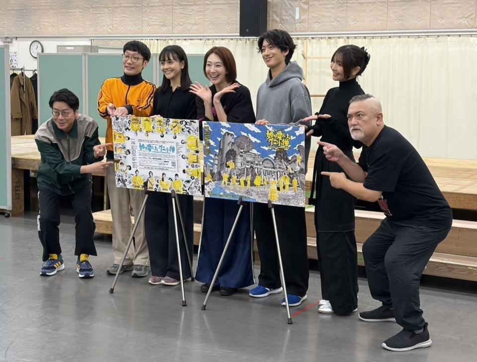 　取材会に出席した（左から）男性ブランコの浦井のりひろ、平井まさあき、松井愛莉、紅ゆずる、水田航生、山崎真実、後藤ひろひと