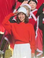 　敬礼する瀧本美織