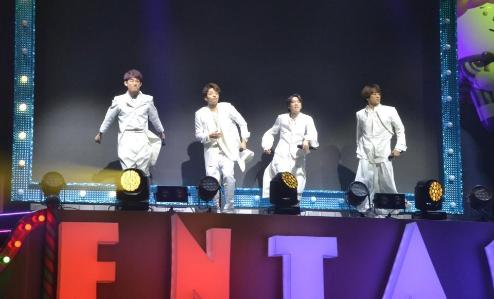 　「ＥＮＴＡ！８　４Ｕ．　Ｚｅｐｐ　ｉｎ　ｄｅ　ＳＨＯＷ」フォトコールに登場したふぉ～ゆ～の（左から）松崎祐介、福田悠太、辰巳雄大、越岡裕貴