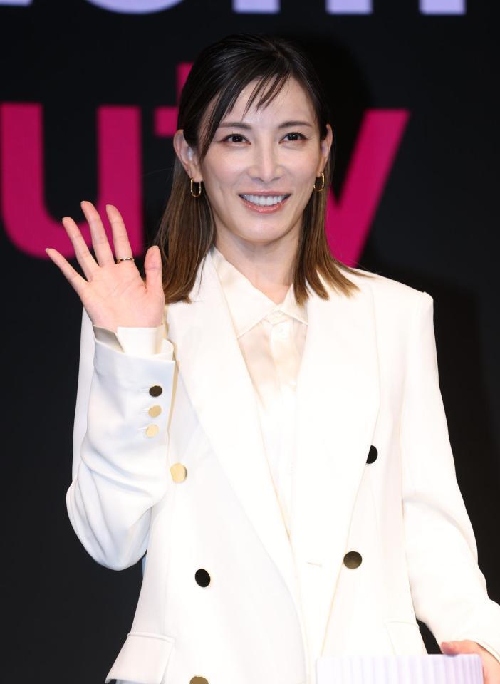 　笑顔の加藤あい（撮影・金田祐二）
