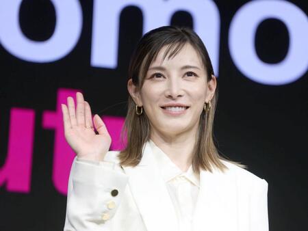 　笑顔の加藤あい（撮影・金田祐二）