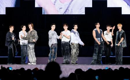 　東京ドームのステージで躍動したＳＥＶＥＮＴＥＥＮ　（Ｐ）＆（Ｃ）　ＰＬＥＤＩＳ　Ｅｎｔｅｒｔａｉｎｍｅｎｔ