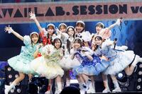 　ＭＯＲＥ　ＳＴＡＲの（前列左から）笹原なな花、遠藤まりん、高梨ゆな（後列同）鈴木花梨、山本るしあ、森田あみ、中山こはく、萩田そら、新井心菜（撮影・ヨシモリユウナ）