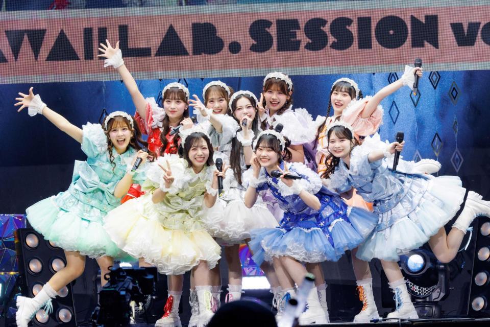 　ＭＯＲＥ　ＳＴＡＲの（前列左から）笹原なな花、遠藤まりん、高梨ゆな（後列同）鈴木花梨、山本るしあ、森田あみ、中山こはく、萩田そら、新井心菜（撮影・ヨシモリユウナ）