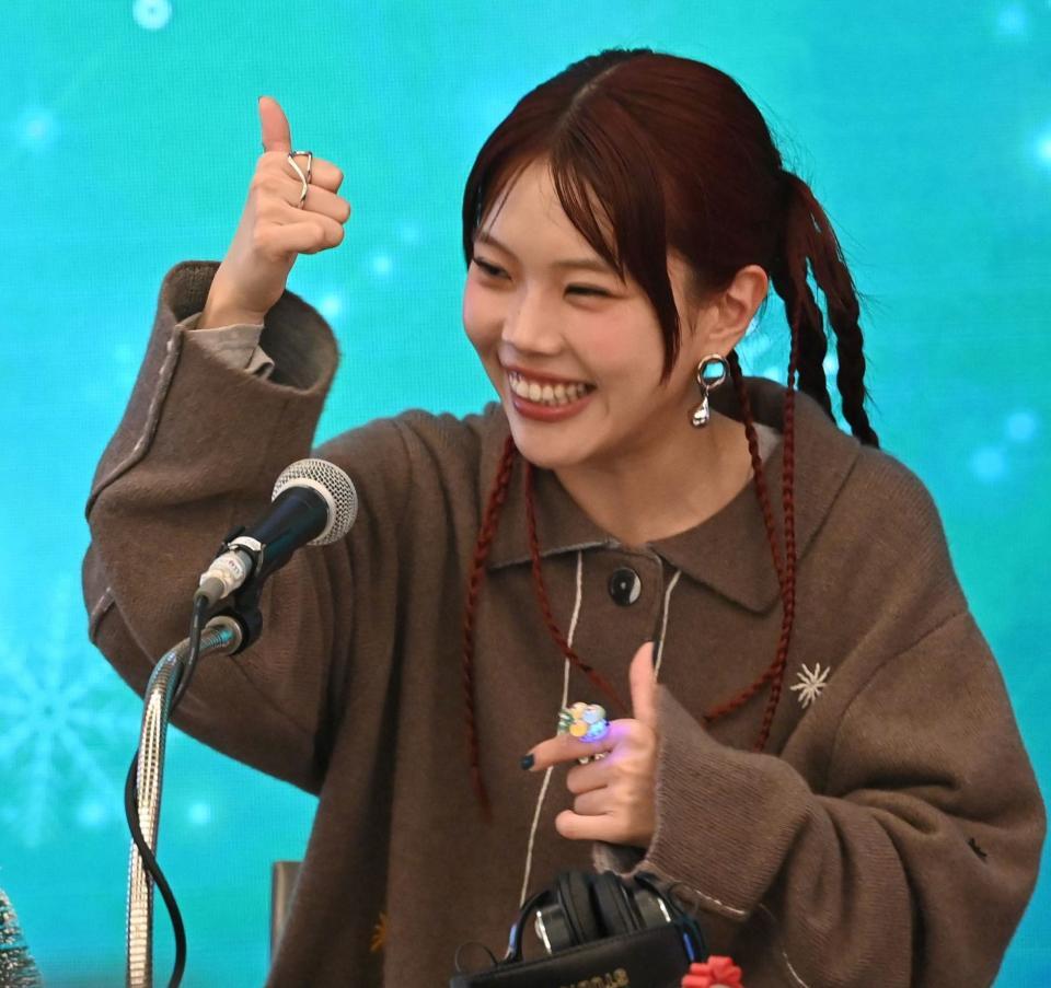 　公開収録を行うアイナ・ジ・エンド（撮影・持木克友）