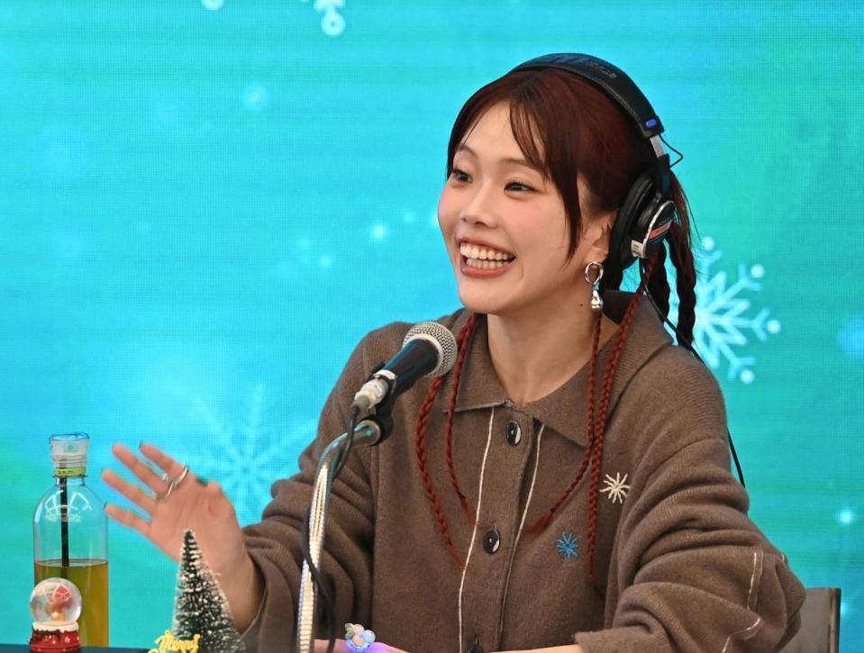 　公開収録を行うアイナ・ジ・エンド（撮影・持木克友）