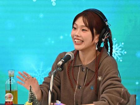 　公開収録を行うアイナ・ジ・エンド（撮影・持木克友）