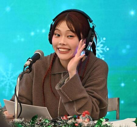 　公開収録を行うアイナ・ジ・エンド（撮影・持木克友）