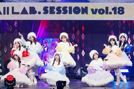 　かわいらしくパフォーマンスするＣＵＴＩＥ　ＳＴＲＥＥＴ（撮影：ヨシモリユウナ）