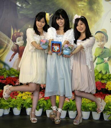 　ＤＶＤをＰＲするＡＫＢ４８の（左から）指原莉乃、前田敦子、小野恵令奈＝２０１０年撮影