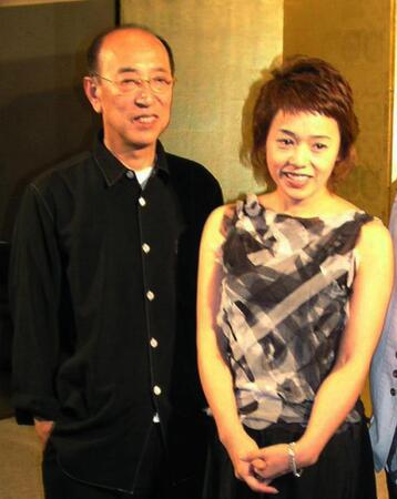 　蜷川幸雄氏（左）と大竹しのぶ＝２００３年