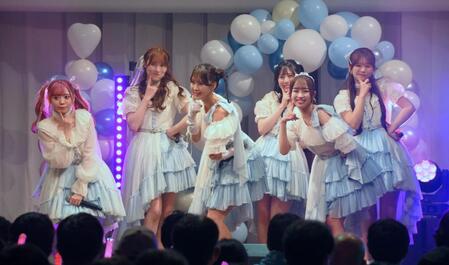 　２周年記念ライブを行ったｍｙ　ｆａｖ（左から）園田一花、田中美帆、古松華、黒瀬梨花、川又あん奈、西村瑠香（撮影・伊藤笙子）