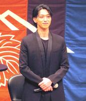 　ファンの前に立つ横浜流星